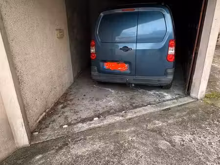 grand garage fermé 22 m² en cour calme – lyon 9 valmy prix : 25 000