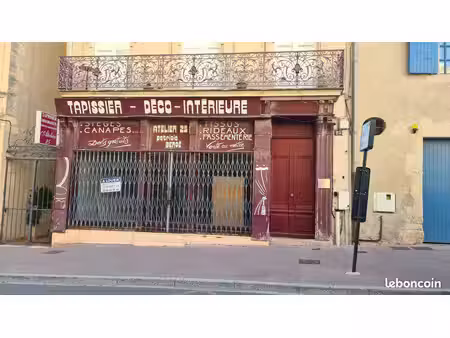 local commercial 42 m² + cave  face à la cathédrale de narbonne  rue très passante