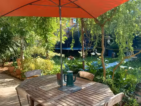 maison  105 m²  déco indus et jardin paysagé  au bord du canal de jonage