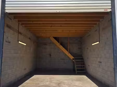 grand garage / local de stockage 80 m² (40 m² + mezzanine 40 m²)