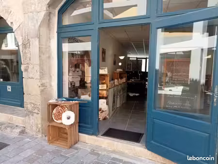local commercial traversant 85m² – collé au futur office de tourisme