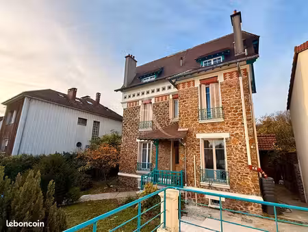 maison 8 pièces 151 m²