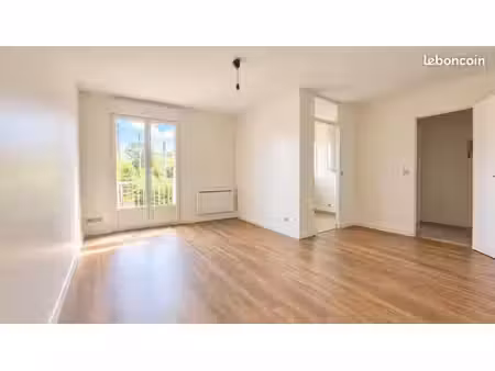 studio 1 pièce 32 m²