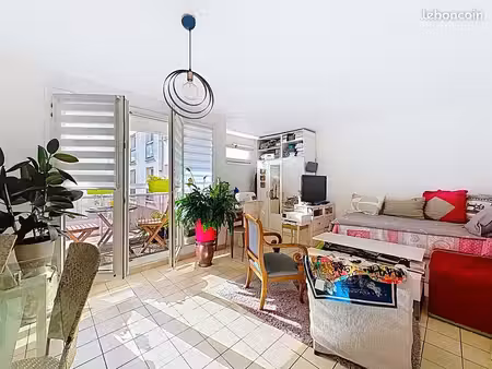 studio 1 pièce 32 m²