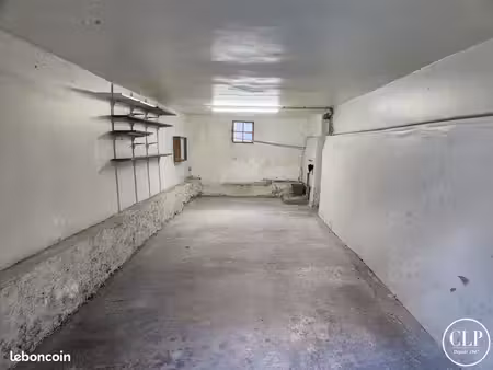 parking/box 40 m² montreuil