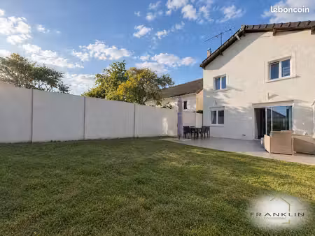 pavillon 5 pièces 102 m²
