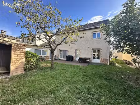 pavillon 8 pièces 143 m²