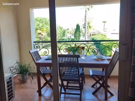 appartement t2 dans une résidence à bord de la mer
