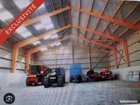 hangar 8 pièces 750 m²