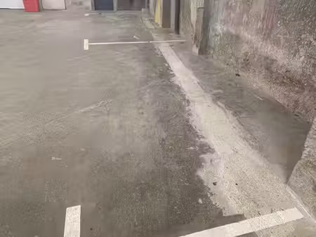 place de parking dans garage sécurisé