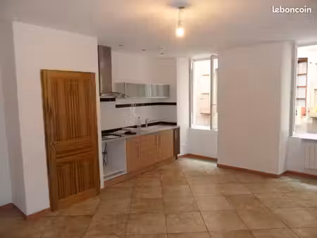 t2 millau centre 50m² rénové  particulier à particuler  vendu libre