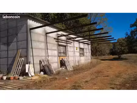 terrain à vendre 1 hectare constructible avec électricité et l'eau pouvez déposer les mobi
