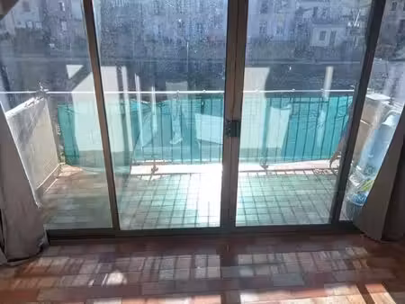 studio avec balcon et véranda sur lot