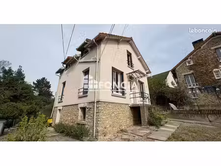 vsg : maison divisée en deux appartements t3