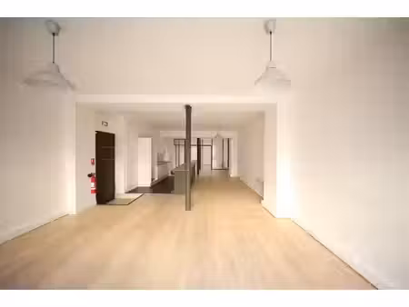 local 107 m² - rue baron