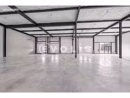 local d'activité 3 859 m²