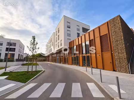 local d'activité 147 m²