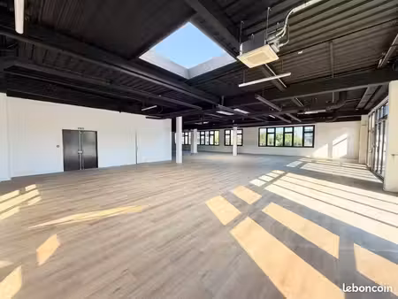 local bureaux 1 240 m²