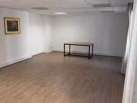 bureaux 73 m²