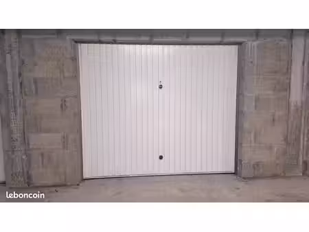 parking/box 1 pièce 31 m²