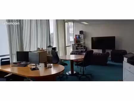 à louer – bureau de 61 m² climatisé  très lumineux avec 2 parkings privatifs – direct prop