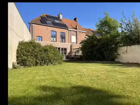 op steenworp van brugge centrum  instapklaar charmant energiezuinig ruim burgerhuis met mo