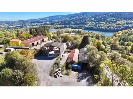 bâtiments industriels de 1 815 m²  terrain de 10 353 m²  bureau de 40 m²  fibre optique  2