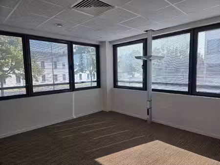 location local professionnel 145m² tours 37100