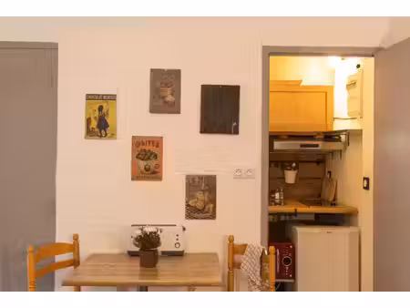 eyragues - studio en coeur de village au calme!