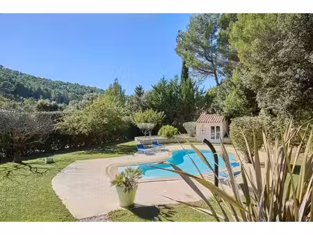 maison 207m2 sur 4000m2 terrain avec piscine