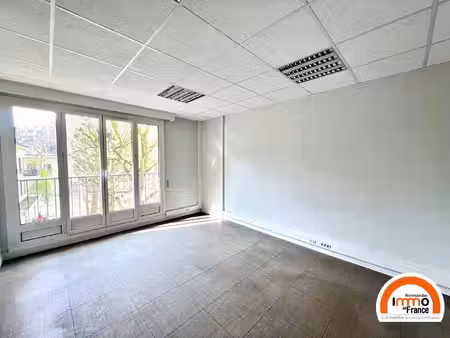 location local professionnel 120m²