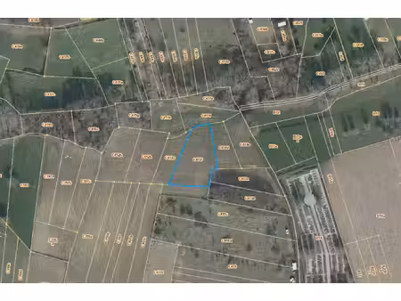 landbouwgrond te roosdaal met een oppervlakte van 2.470 m²