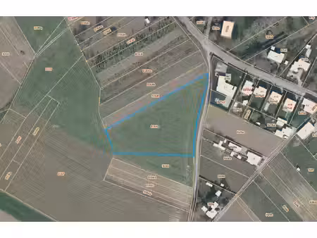 landbouwgrond te roosdaal met een oppervlakte van 9.160m²