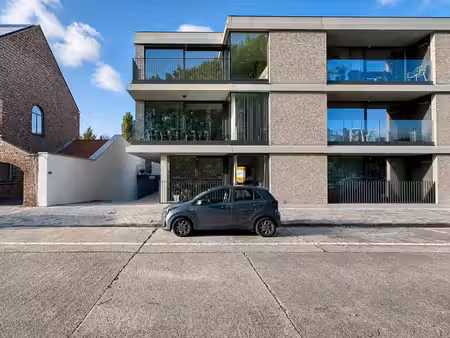 appartement au rez-de-chaussée avec une terrasse agréable