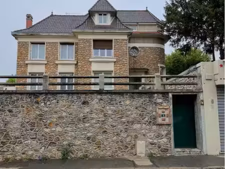location studio meublé 28m2