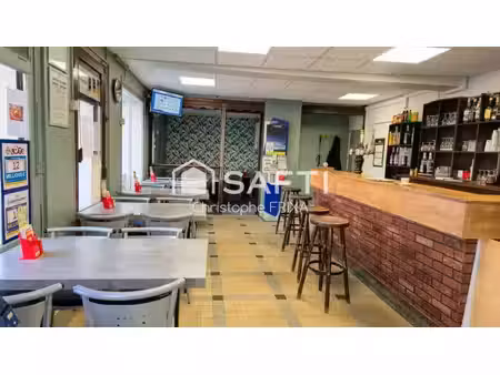 immeuble à usage commercial de 160m² au sol