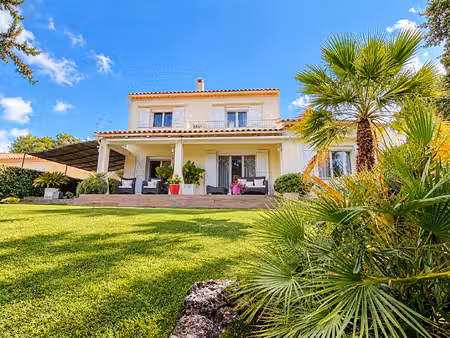 très belle villa au calme avec vue dégagée et prestations haut de gamme