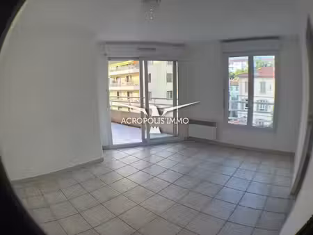 2 pièces a louer quartier saint-roch