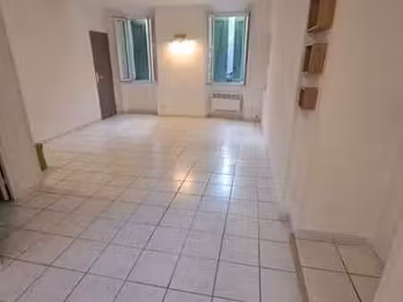 location appartement 3 pièces à montauroux (83440) : à louer 3 pièces / 50m² montauroux