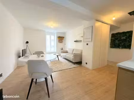appartement rénové avec élégance et simplicité