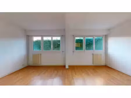 appartement bois d'arcy 2 pièces 44.12 m2 + 1 cave + 1 parking extérieur