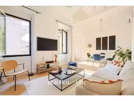 castellane - appartement t3 - traversant - dernier etage