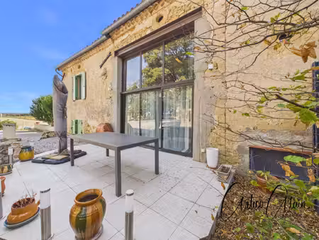 maison en pierre de 179 m² entièrement rénovée avec jardin et terrasse