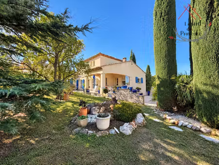 villa de luxe à vendre à saint-saturnin-lès-avignon