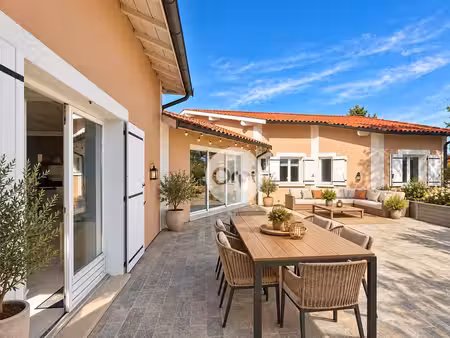 maison de luxe à vendre à saint-laurent-d'agny