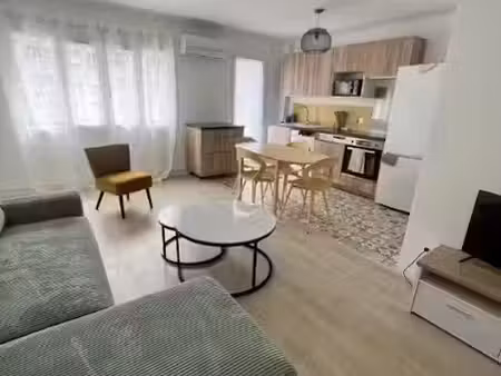 location appartement 5 pièces 82 m² à marseille 7ème (13007)  855 €