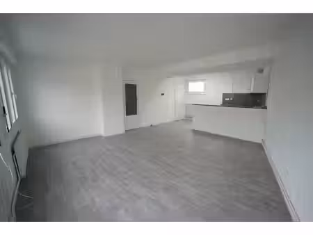 location parking 75 m² à lille (59000)  918 €