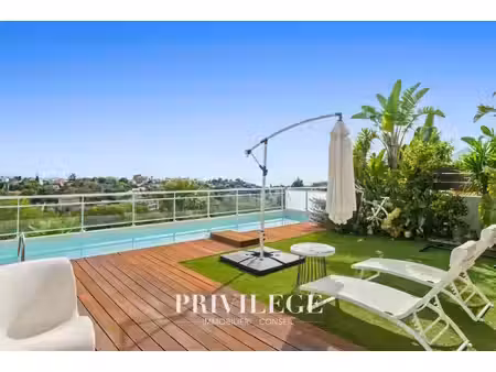 nice villa contemporaine avec piscine  vue dégagée et aper