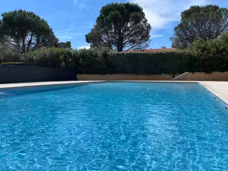saint raphaël t4 traversant avec terrasse plein sud et piscine