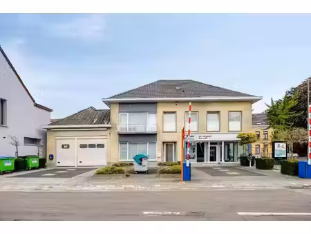 veelzijdig eigendom met ruime woning  handelspand en magazijn